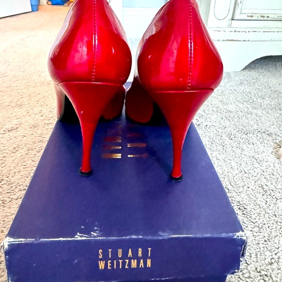 Red patent leather Stuart Weitzman heels - Picture 4 of 6